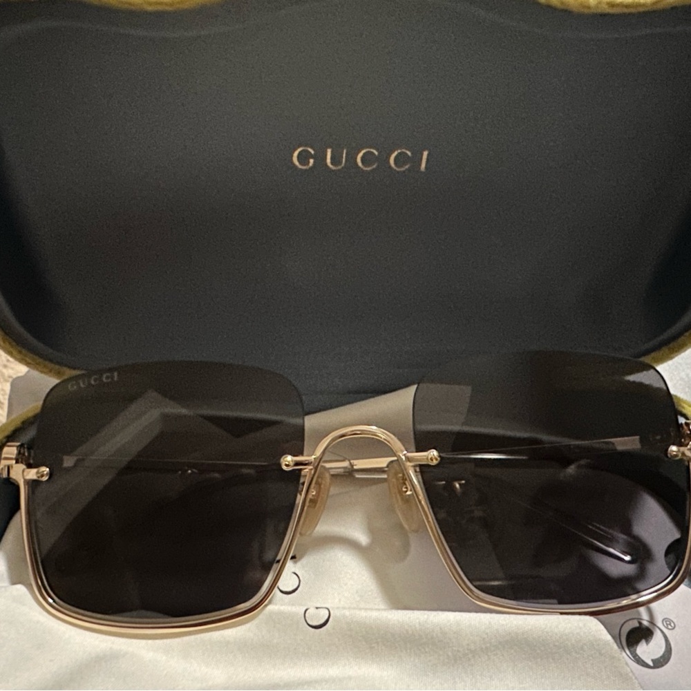 Unisex Gucci sunglasses